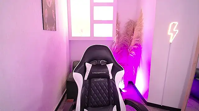 Snapshot of melodyy_as chatting on February 2026 12:58:01 PM melodyy as online show from February 2026 12:58:01 PM