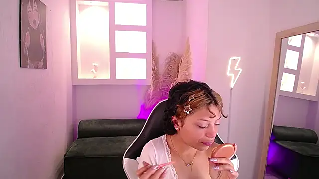 Snapshot of melodyy_as chatting on February 2026 12:26:01 PM melodyy as online show from February 2026 12:26:01 PM