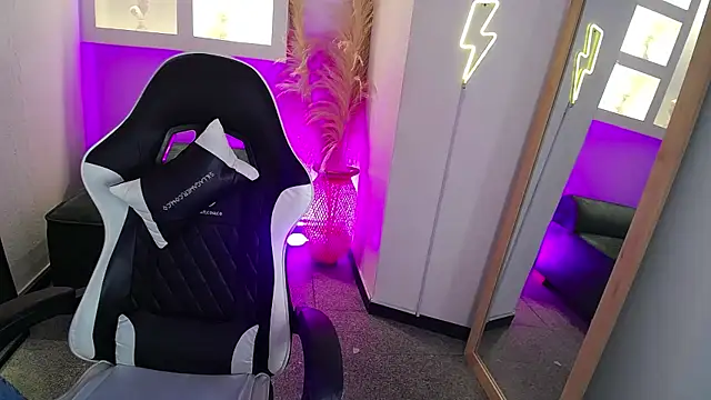 melodyy as online show from April 2026 12:25:01 PM