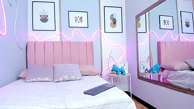 SAMMYLEWISMD online show from February 2026 01:22:01 AM