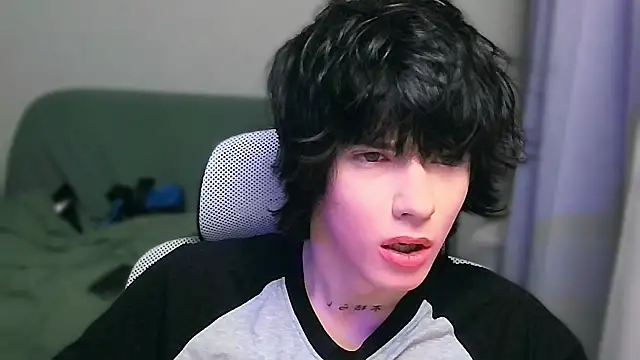 LeonBoykisser online show from February 2026 12:10:02 PM