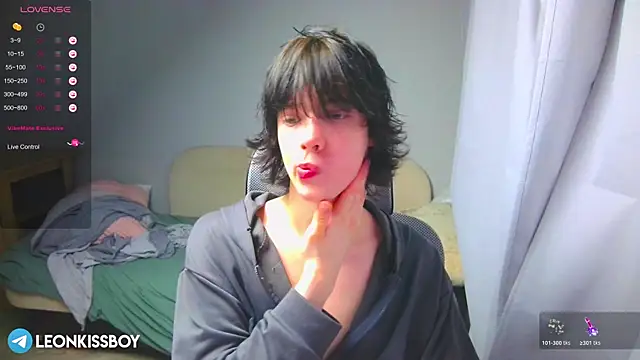 LeonBoykisser online show from March 2026 08:25:01 PM