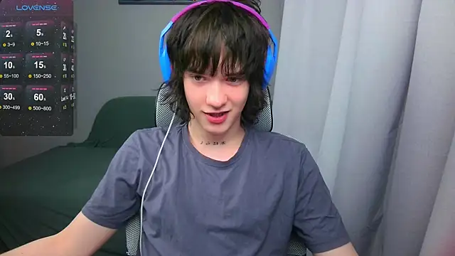 LeonBoykisser online show from May 2026 05:40:02 PM