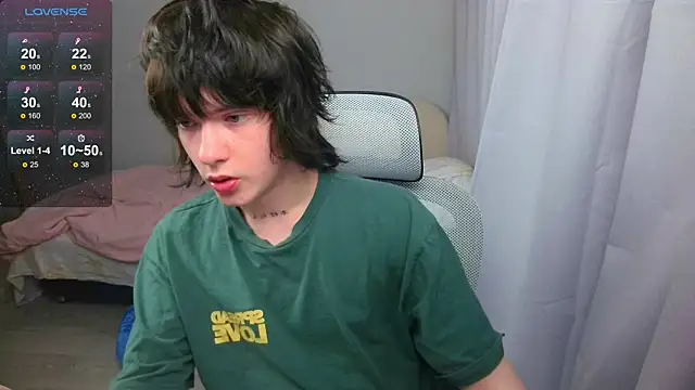 LeonBoykisser online show from May 2026 05:07:02 PM