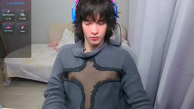 LeonBoykisser online show from May 2026 07:22:02 PM