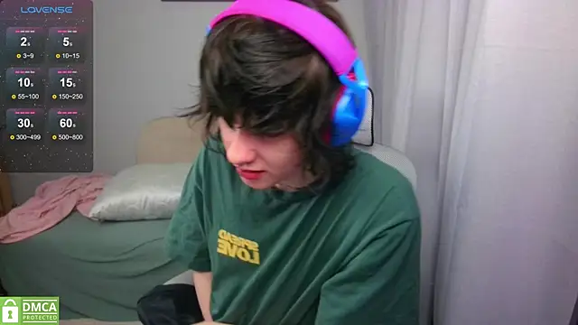 LeonBoykisser online show from May 2026 01:43:02 PM