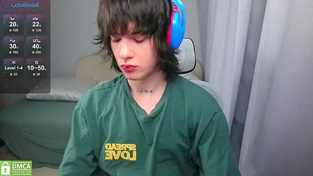 LeonBoykisser online show from May 2026 06:36:02 PM