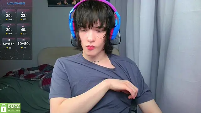LeonBoykisser online show from May 2026 10:05:02 PM