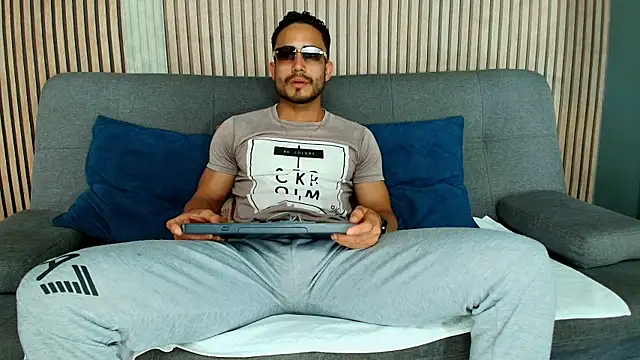 Snapshot of Vans_Ross chatting on February 2026 07:20:01 PM Vans Ross online show from February 2026 07:20:01 PM