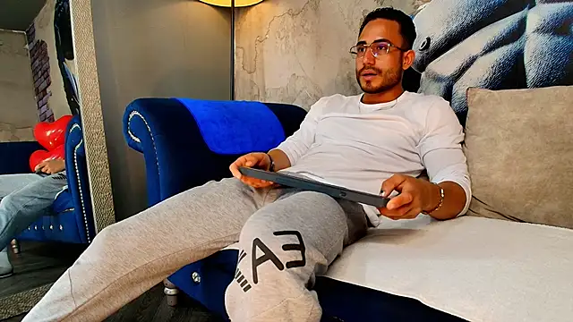 Snapshot of Vans_Ross chatting on February 2026 07:32:02 PM Vans Ross online show from February 2026 07:32:02 PM