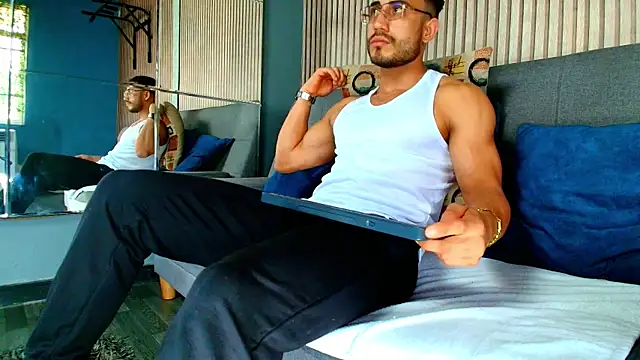 Snapshot of Vans_Ross chatting on February 2026 07:32:02 PM Vans Ross online show from February 2026 07:32:02 PM