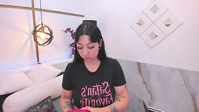 KomiCatt online show from May 2026 12:23:02 PM