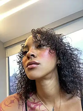 LizStorm  online show from May 2026 12:45:01 PM