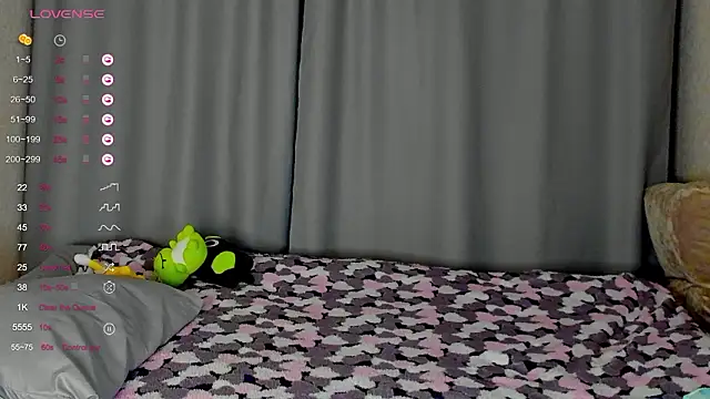 Snapshot of Allettaevee chatting on February 2026 12:59:01 AM Allettaevee online show from February 2026 12:59:01 AM