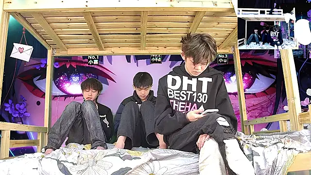 xiaohuangren01 online show from February 2026 01:32:01 AM