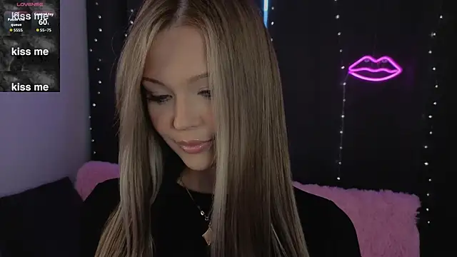 ElsaDivine online show from July 2026 04:00:01 PM