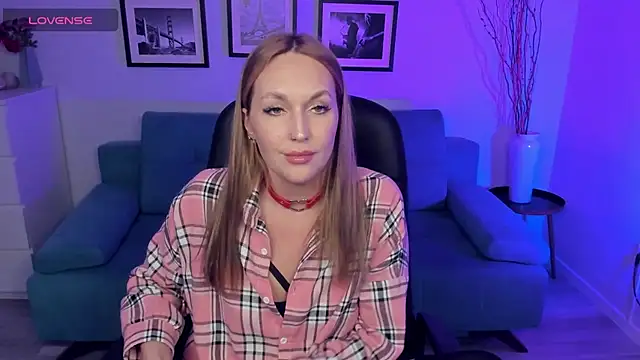 Snapshot of EvieMagical chatting on March 2026 12:52:01 PM EvieMagical online show from March 2026 12:52:01 PM