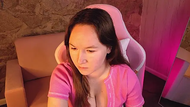 Snapshot of SindieStorm chatting on February 2026 01:44:02 AM SindieStorm online show from February 2026 01:44:02 AM