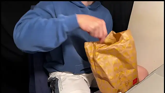 Snapshot of hao105 chatting on March 2026 03:50:01 PM hao105 online show from March 2026 03:50:01 PM