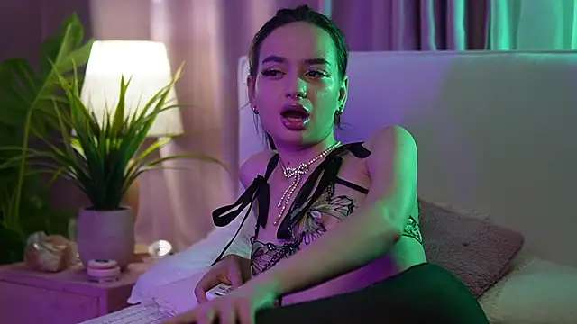 Snapshot of AriellaKitty chatting on February 2026 07:06:02 PM AriellaKitty online show from February 2026 07:06:02 PM