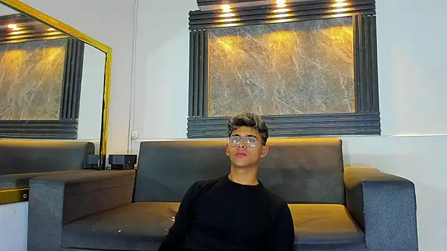 Axelgreyder online show from February 2026 03:51:02 AM