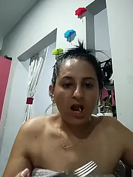 Snapshot of Luna_seductora12 chatting on March 2026 01:33:01 AM Luna seductora12 online show from March 2026 01:33:01 AM