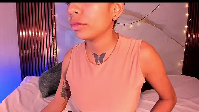 Scarlet Vixen  online show from July 2026 01:03:01 PM