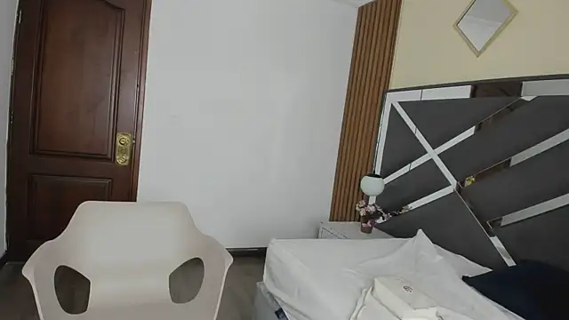 Snapshot of Ambarross_ chatting on February 2026 01:04:01 PM Ambarross online show from February 2026 01:04:01 PM