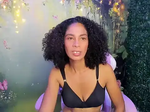 Snapshot of rosa_skinny chatting on May 2026 08:03:02 PM rosa skinny online show from May 2026 08:03:02 PM