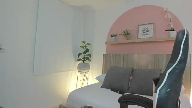 ivette swan online show from May 2026 07:30:01 PM