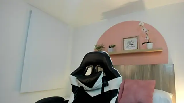 ivette swan online show from May 2026 07:53:02 PM