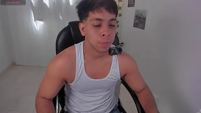 Snapshot of shooting_wilson chatting on January 2026 04:00:02 PM shooting wilson online show from January 2026 04:00:02 PM