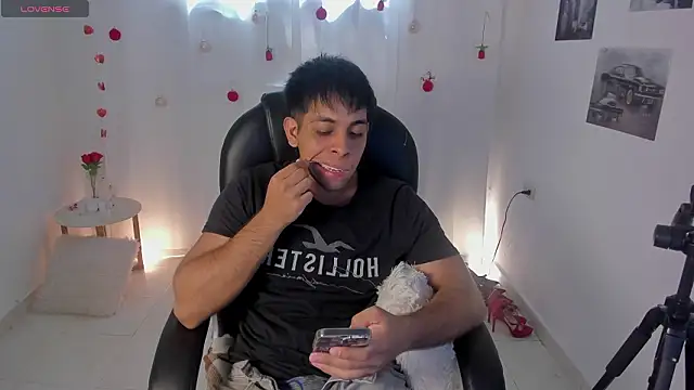 Snapshot of shooting_wilson chatting on February 2026 06:12:02 PM shooting wilson online show from February 2026 06:12:02 PM