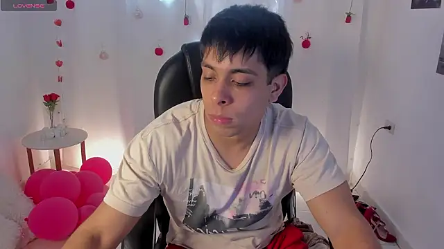 Snapshot of shooting_wilson chatting on February 2026 06:15:01 PM shooting wilson online show from February 2026 06:15:01 PM