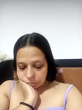 Snapshot of RossyAlvarez chatting on March 2026 12:14:01 AM RossyAlvarez online show from March 2026 12:14:01 AM