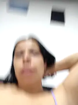 Snapshot of RossyAlvarez chatting on March 2026 01:32:01 AM RossyAlvarez online show from March 2026 01:32:01 AM