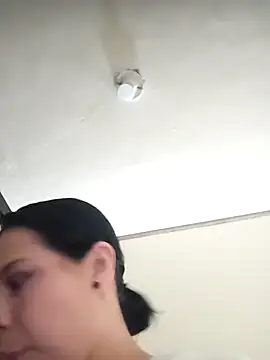 Snapshot of RossyAlvarez chatting on April 2026 02:10:01 AM RossyAlvarez online show from April 2026 02:10:01 AM