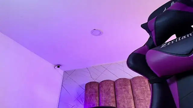 Snapshot of ShadowLune chatting on February 2026 07:54:01 PM ShadowLune online show from February 2026 07:54:01 PM