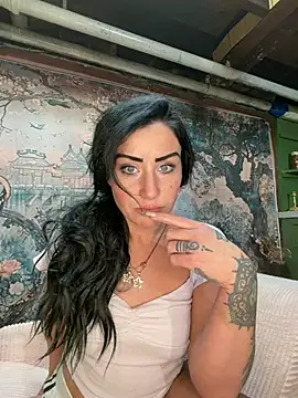 Snapshot of valayan0ire chatting on January 2026 03:44:01 AM valayan0ire online show from January 2026 03:44:01 AM