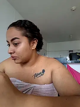 Snapshot of curly_girl_31 chatting on April 2026 09:21:02 PM curly girl 31 online show from April 2026 09:21:02 PM