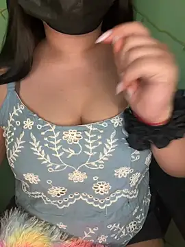 Snapshot of Praachiiii chatting on February 2026 04:37:02 PM Praachiiii online show from February 2026 04:37:02 PM