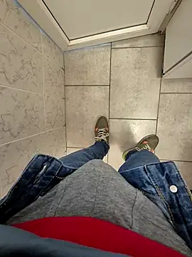 Snapshot of vali23 chatting on January 2026 12:10:01 PM vali23 online show from January 2026 12:10:01 PM