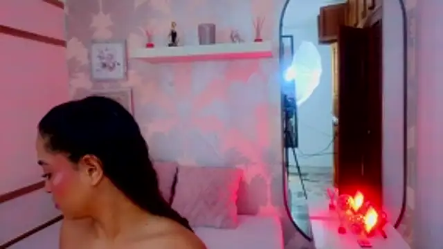 Emma Thompssonn online show from May 2026 12:01:02 PM