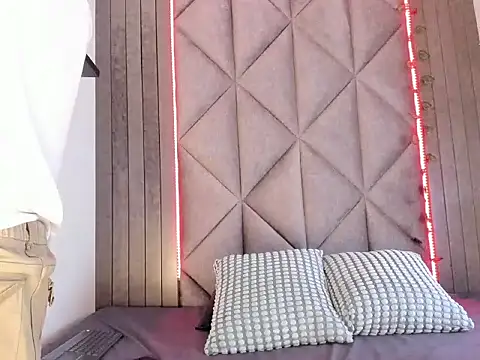 Snapshot of AndrewKenoxx_ chatting on February 2026 07:39:02 PM AndrewKenoxx online show from February 2026 07:39:02 PM