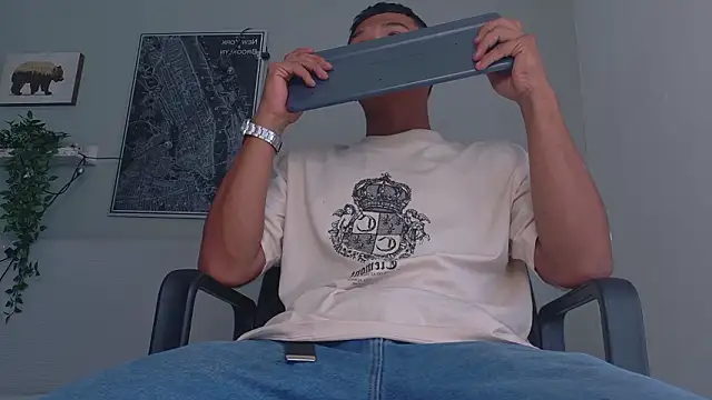 Snapshot of AndrewKenoxx_ chatting on February 2026 07:32:02 PM AndrewKenoxx online show from February 2026 07:32:02 PM