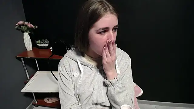 Sunny siren online show from March 2026 02:56:02 PM