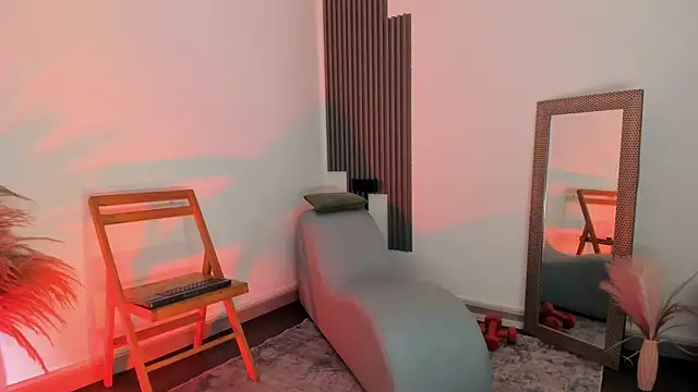 Snapshot of fransheskarossi chatting on February 2026 12:00:01 PM fransheskarossi online show from February 2026 12:00:01 PM