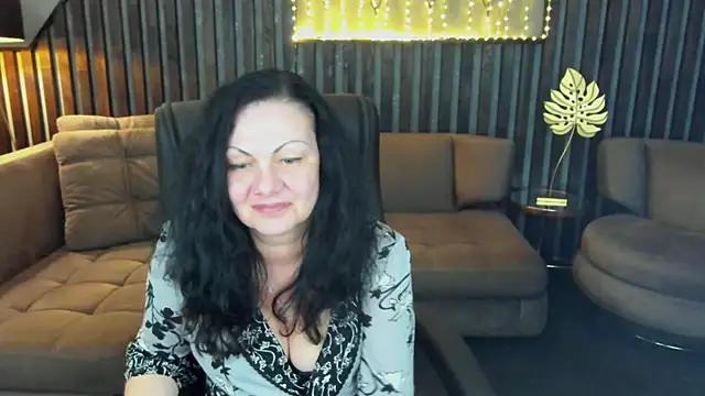 IrissMoon online show from April 2026 01:41:02 PM