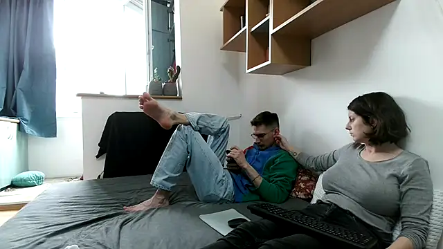 Snapshot of Crista-Elio chatting on April 2026 02:44:02 PM Crista-Elio online show from April 2026 02:44:02 PM