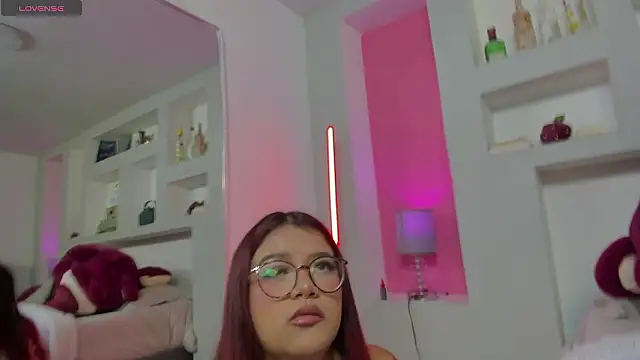 Snapshot of Rosy_Sweet chatting on February 2026 11:48:01 AM Rosy Sweet online show from February 2026 11:48:01 AM